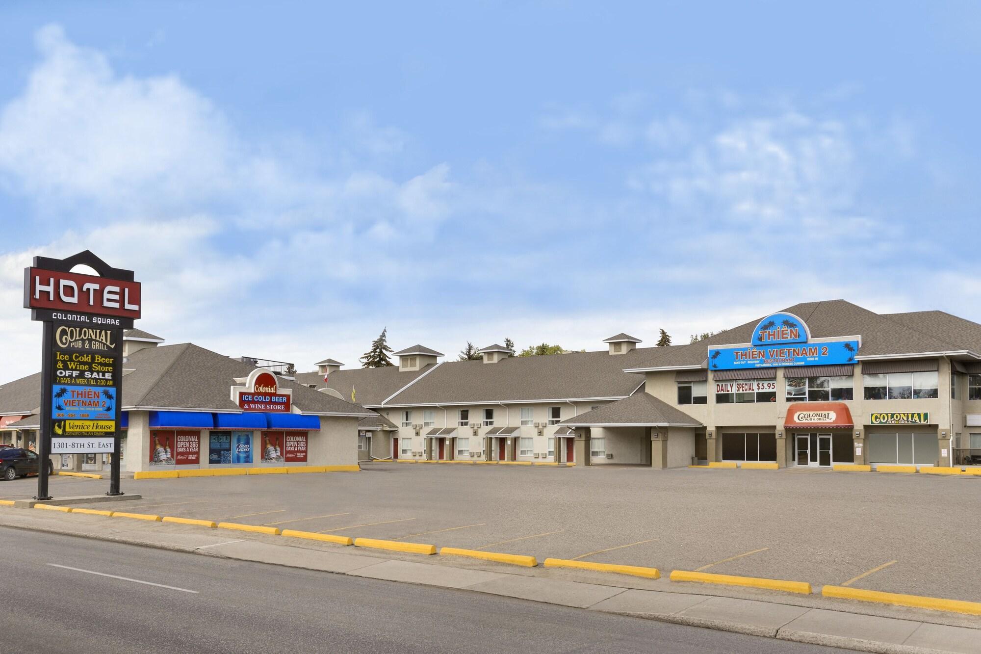ساسكاتون Colonial Square Inn & Suites المظهر الخارجي الصورة