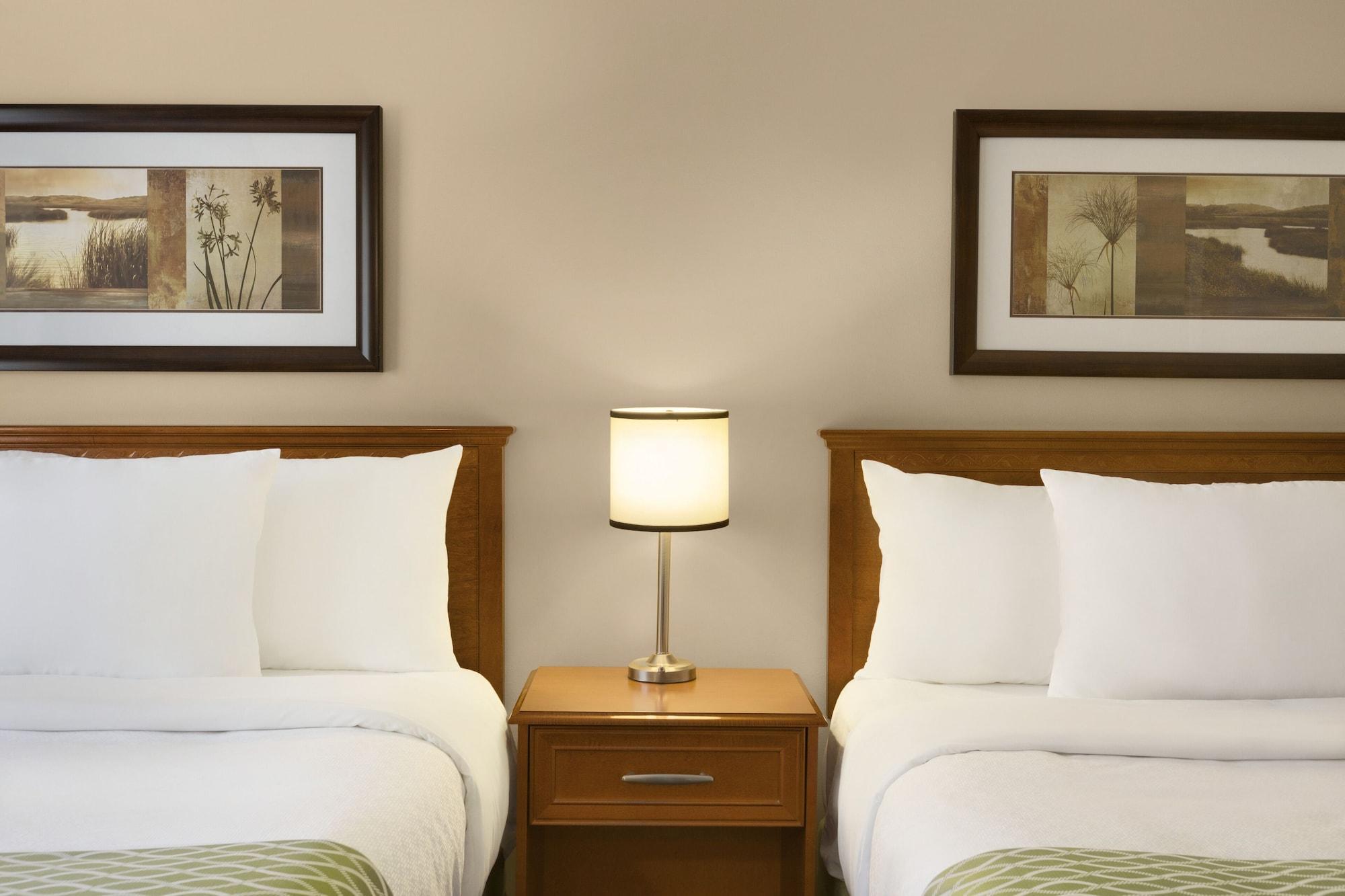 ساسكاتون Colonial Square Inn & Suites المظهر الخارجي الصورة