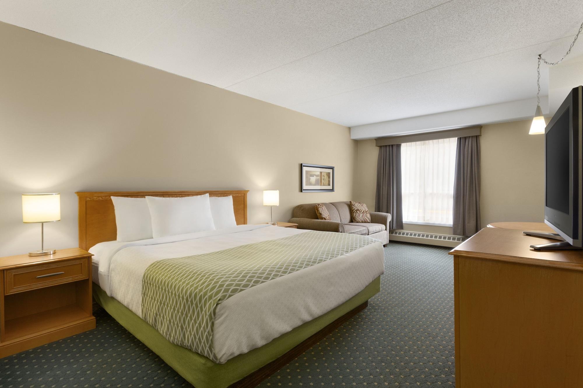 ساسكاتون Colonial Square Inn & Suites المظهر الخارجي الصورة