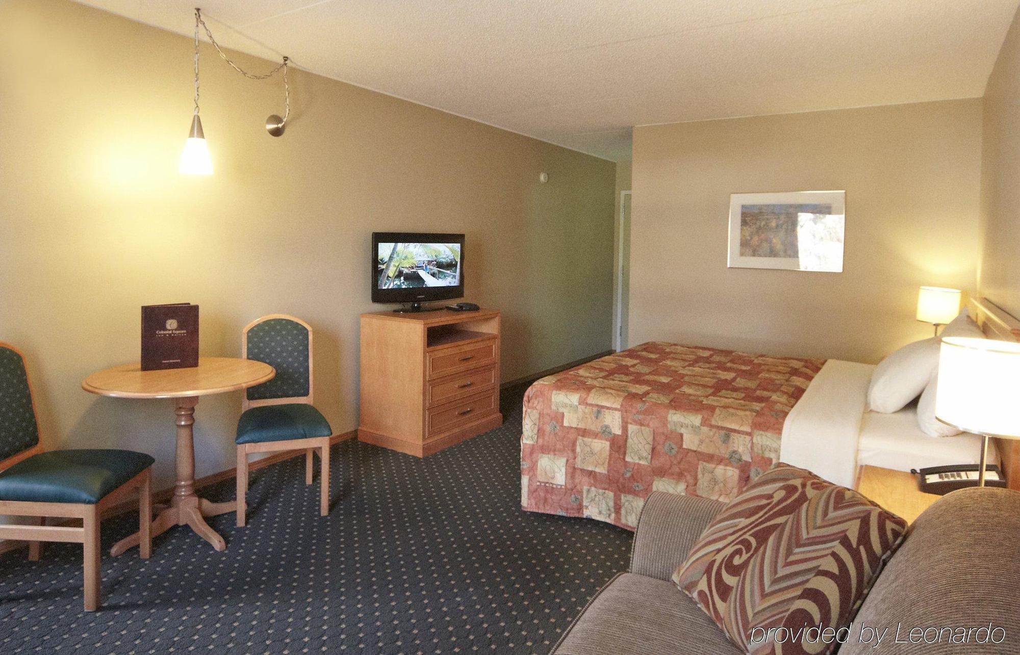 ساسكاتون Colonial Square Inn & Suites المظهر الخارجي الصورة